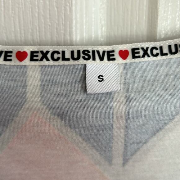 Exclusive size, small geometric design, short sleeve top lightweight - Picture 6 of 6